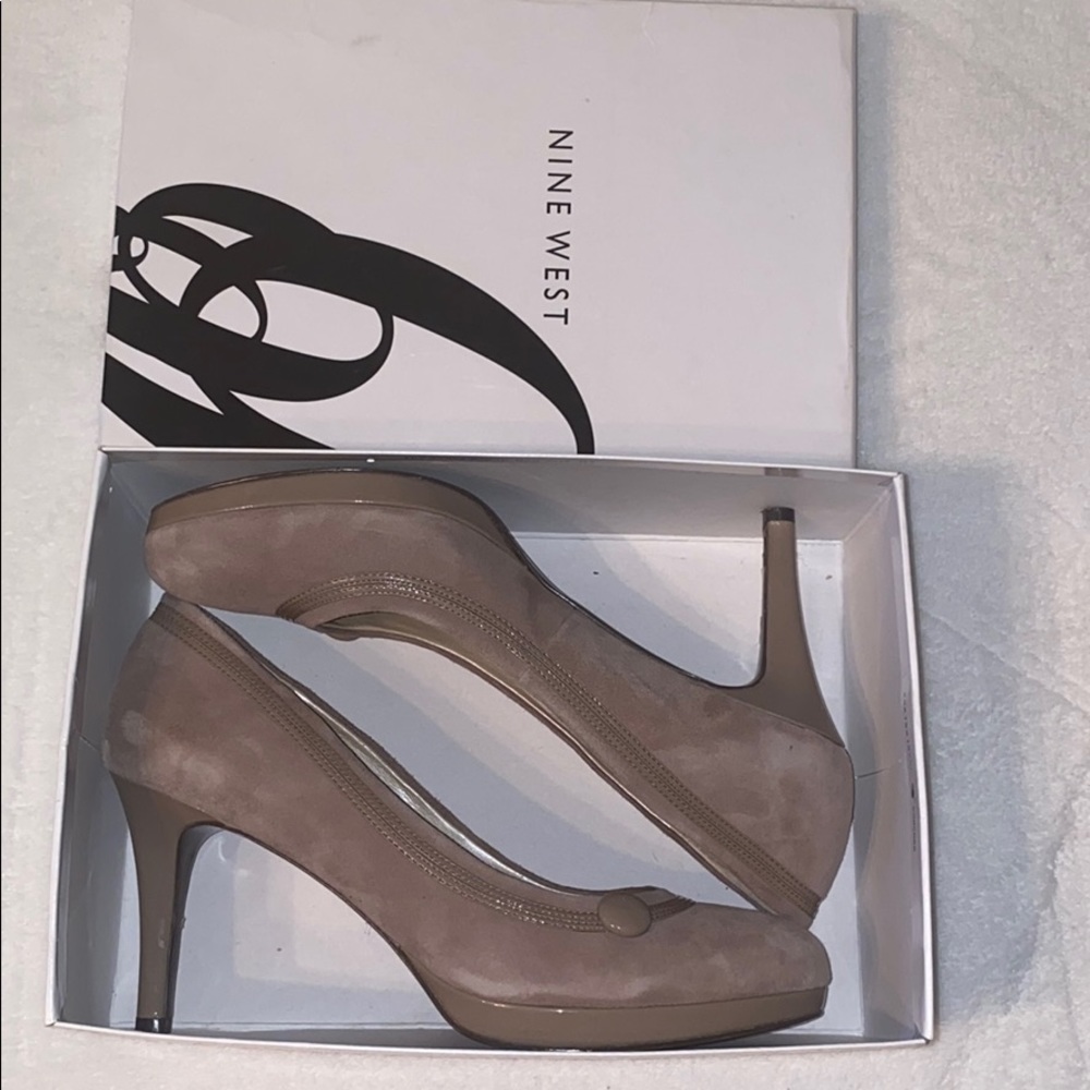 Nine West suede pumps! Size 10